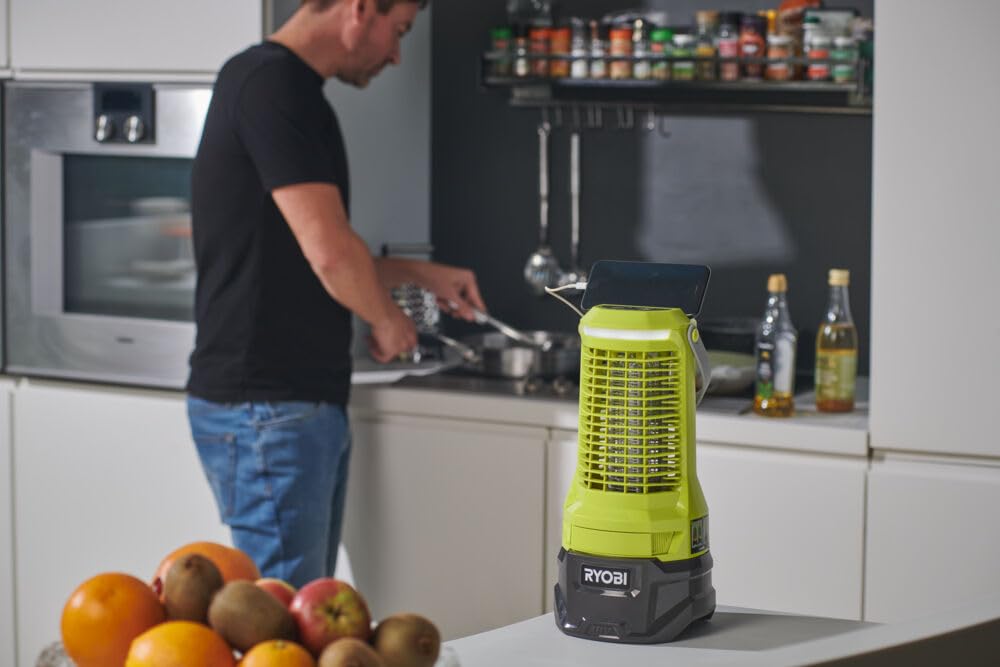 ryobi-ry18bza-0-lanterna-insetticida-uv-a-batteria-18v-one-per-mosche-e-zanzare- image 3