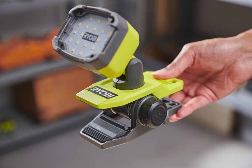 ryobi-rlc4-0-lampada-con-pinza-a-batteria-4v-usb-lithium-1000-300-100-lumen-test image 6