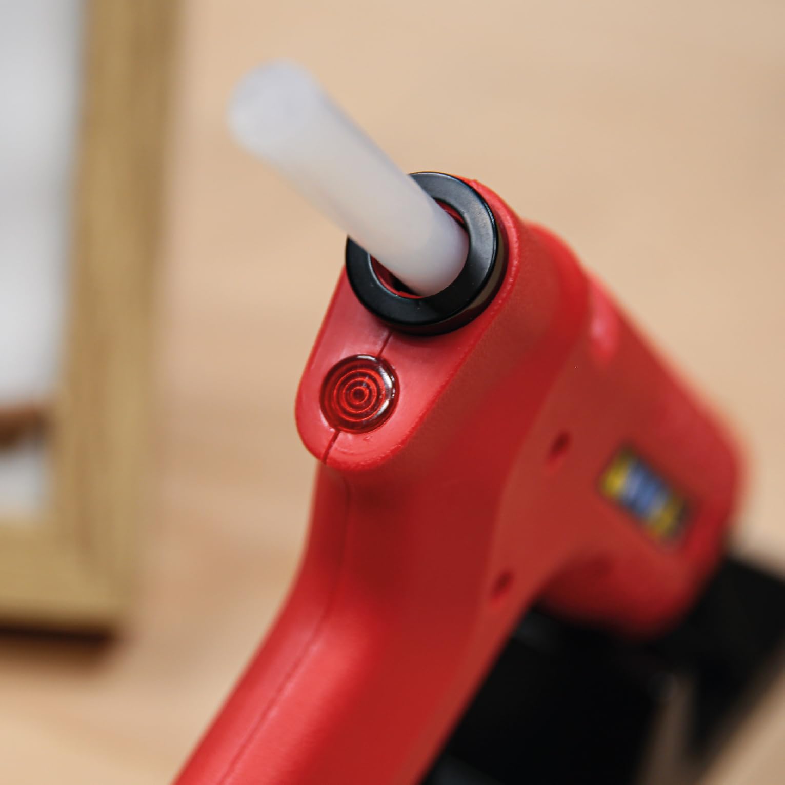 valex-pistola-termocollante-cordless-80w-con-base-di-ricarica-e-2-stick-colla image 4