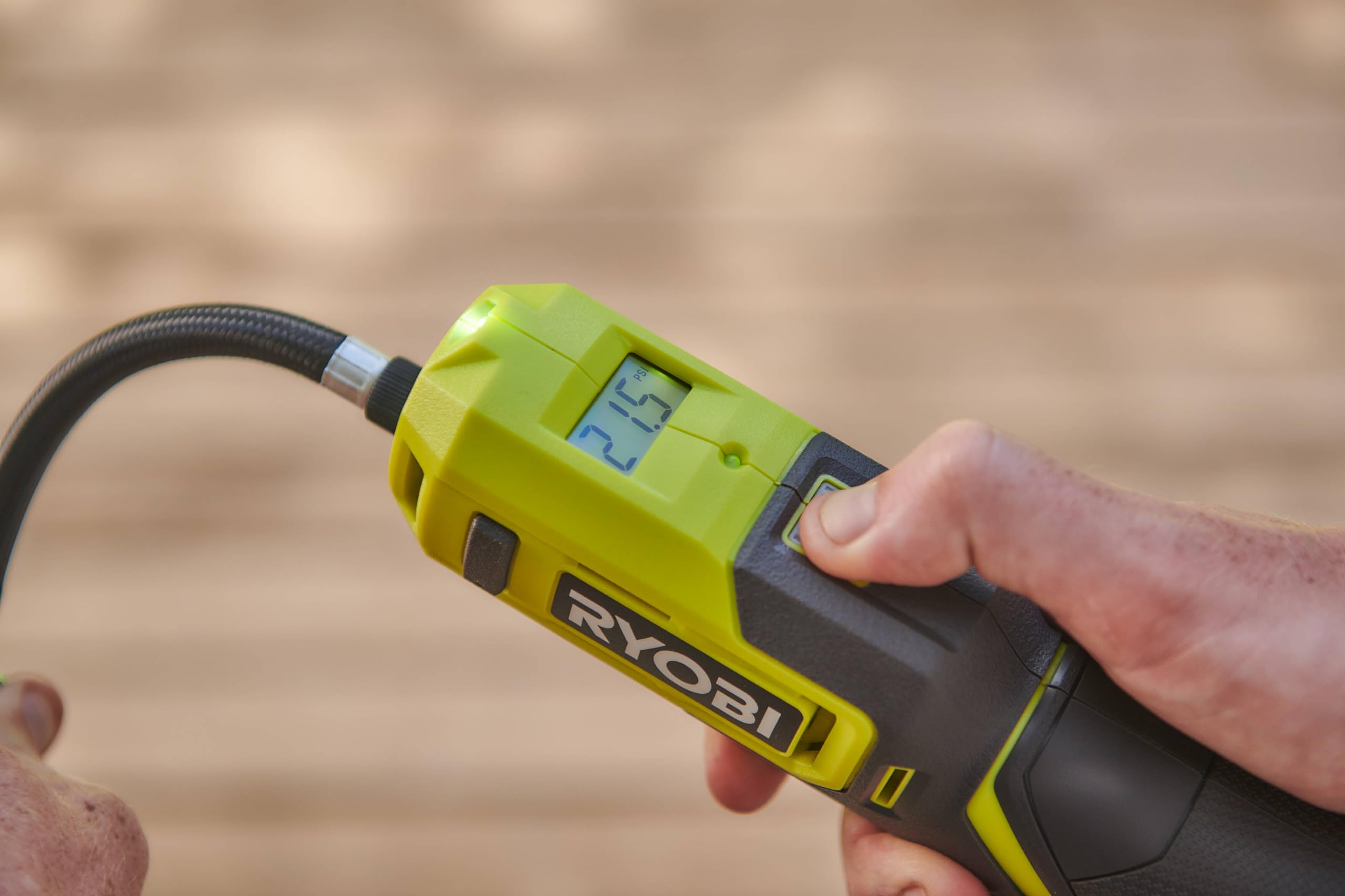 ryobi-ri4-0-gonfiatore-portatile-usb-lithium-4v-6-9-bar-100-psi-display-lcd-digi image 6