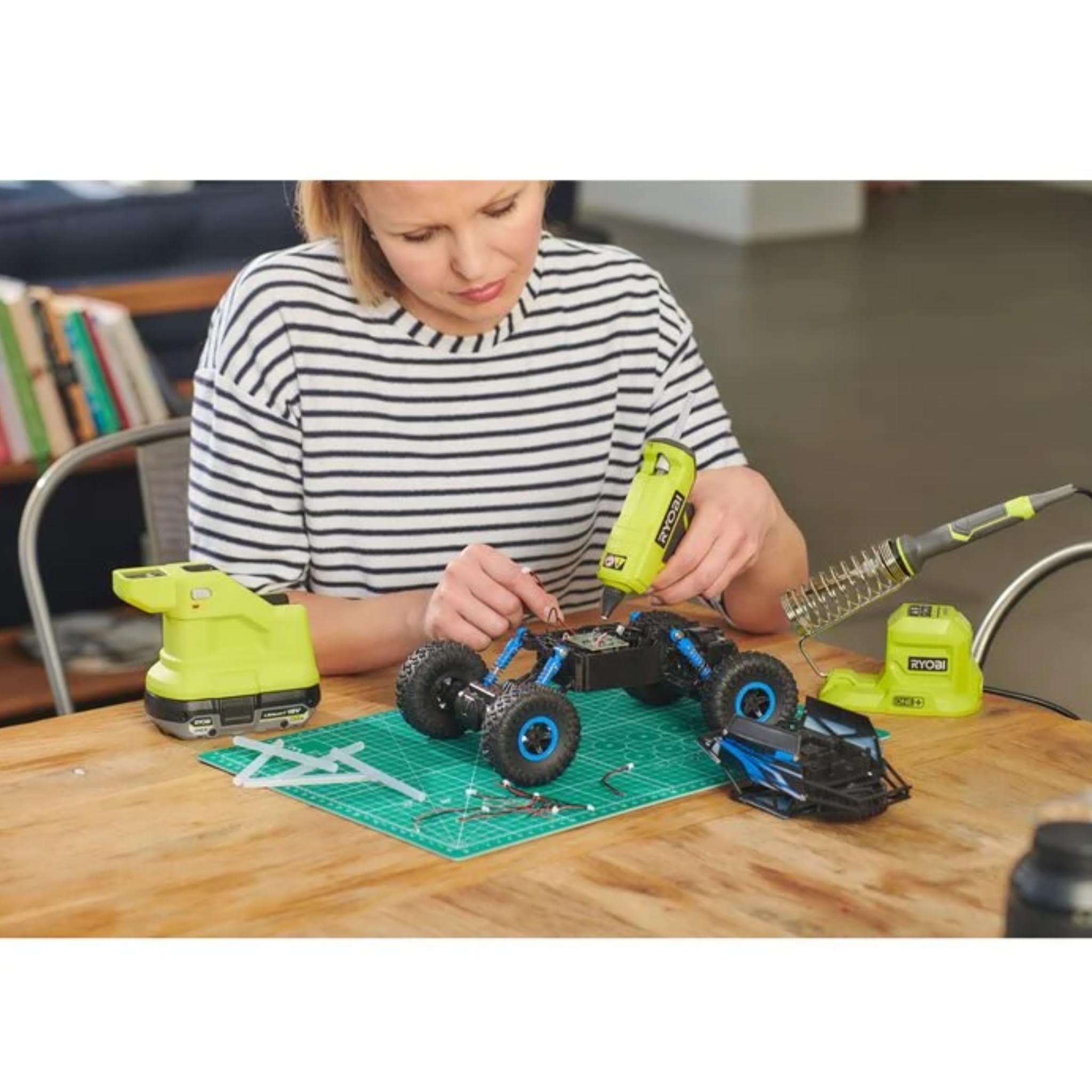 ryobi-rglm18-0-mini-pistola-colla-a-caldo-18v-one-riscaldamento-in-4-minuti-cart image 3
