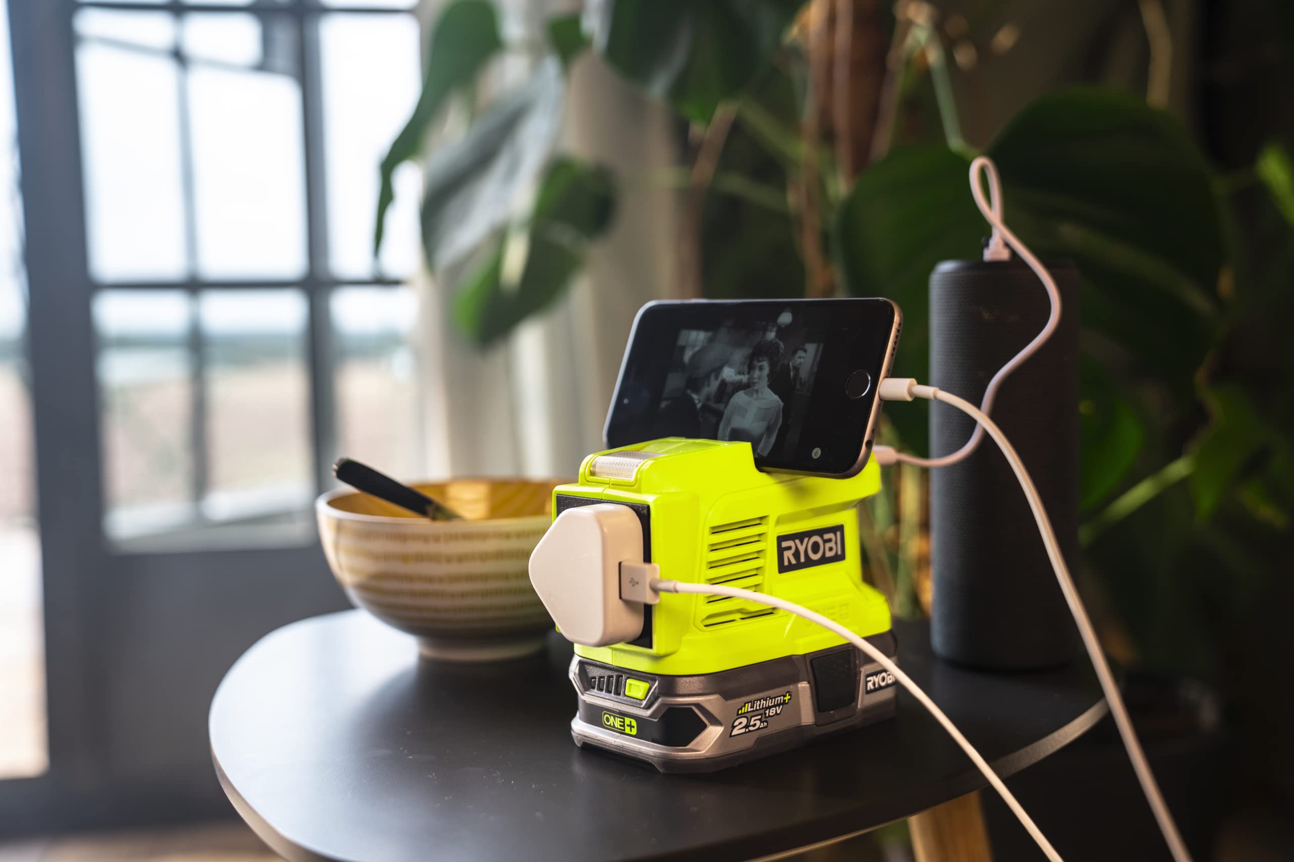 ryobi-ry18bi150a-0-inverter-18v-one-230v-150w-2-porte-usb-led-senza-batteria image 6