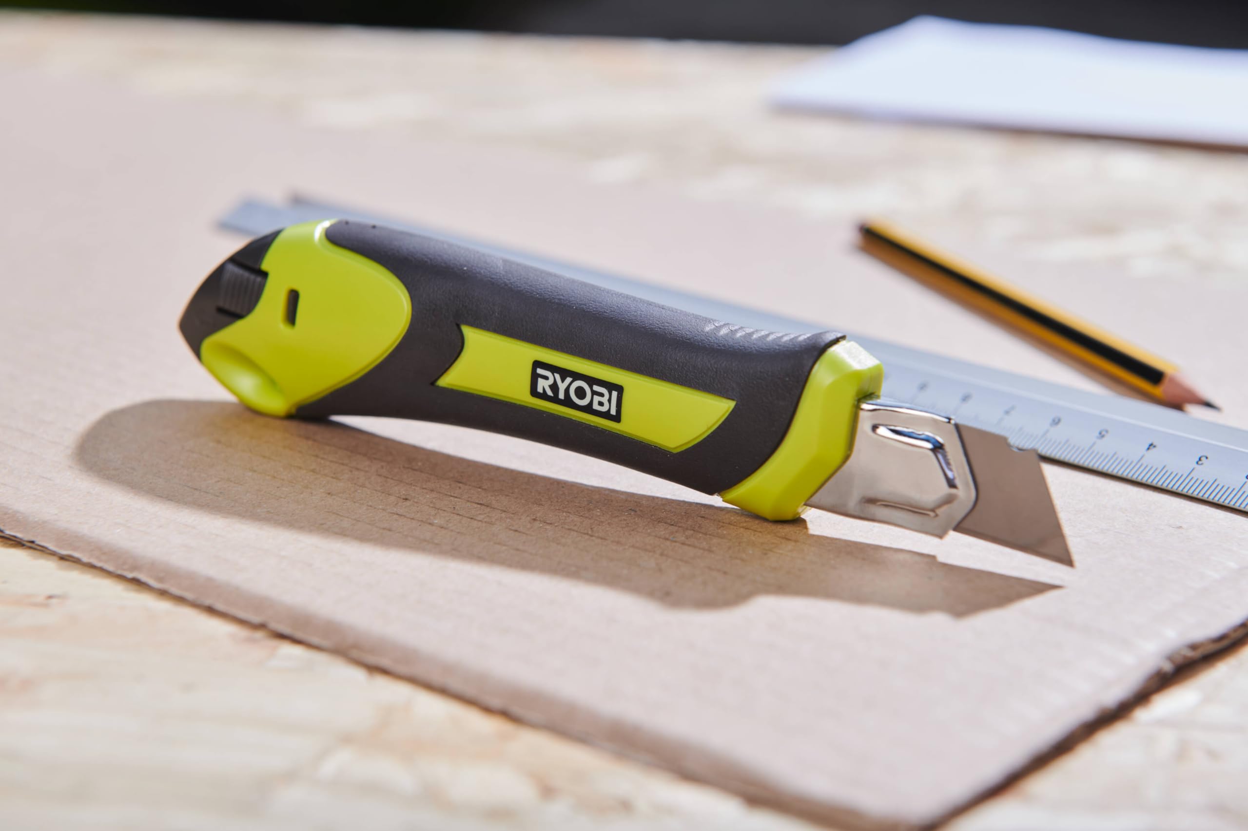 ryobi-rsk18-coltello-retrattile-taglierino-con-lama-18-mm-in-acciaio-al-carbonio image 2