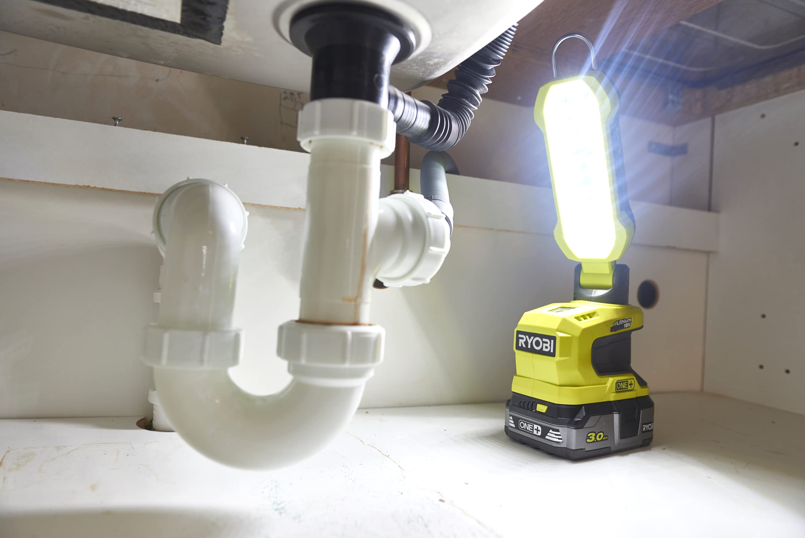 ryobi-r18alp-lampada-led-area-di-lavoro-18v-one-900-lumen-3-livelli-testa-orient image 3