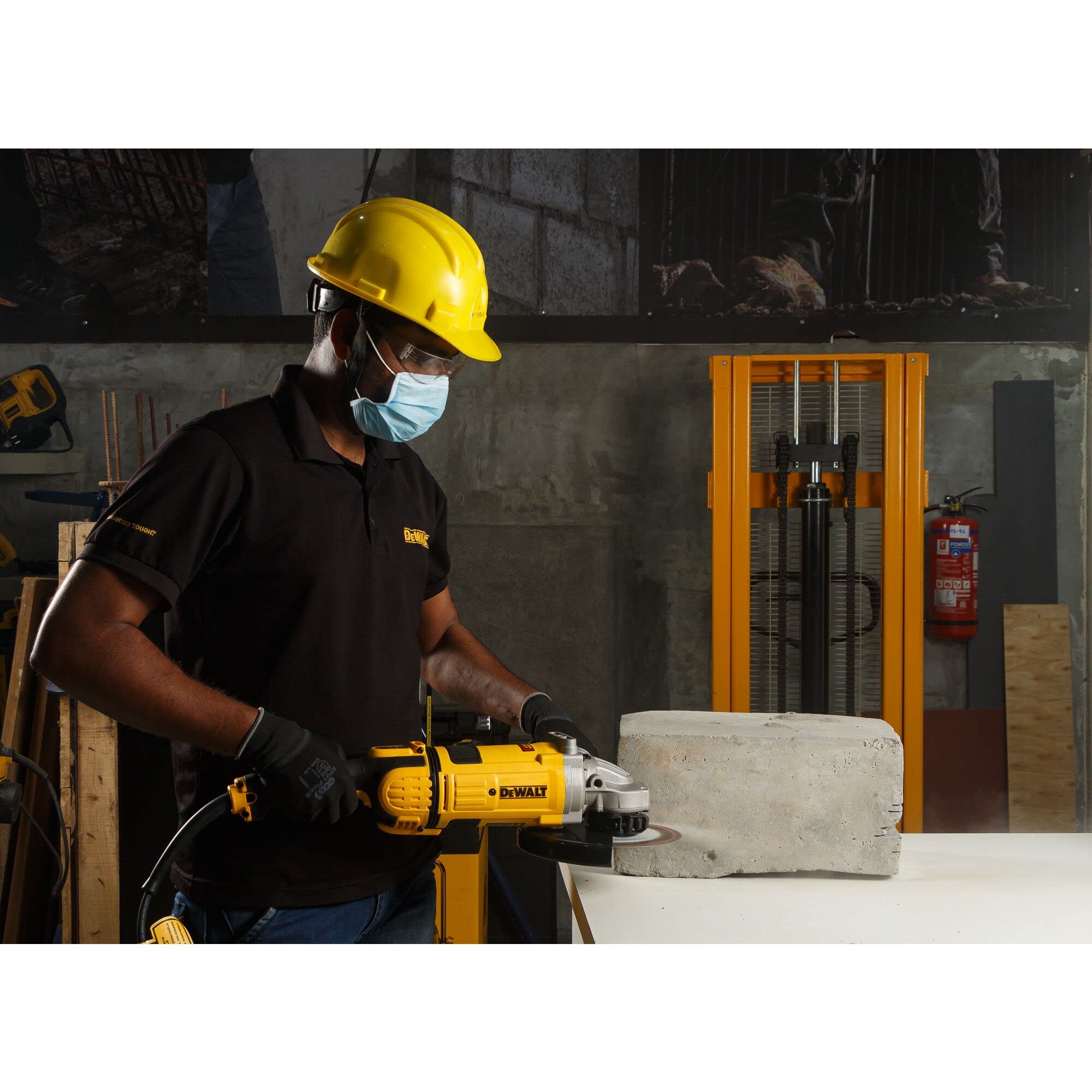 dewalt-dwe4579-qs-smerigliatrice-angolare-230-mm-2600w-con-soft-start-elettronic image 7
