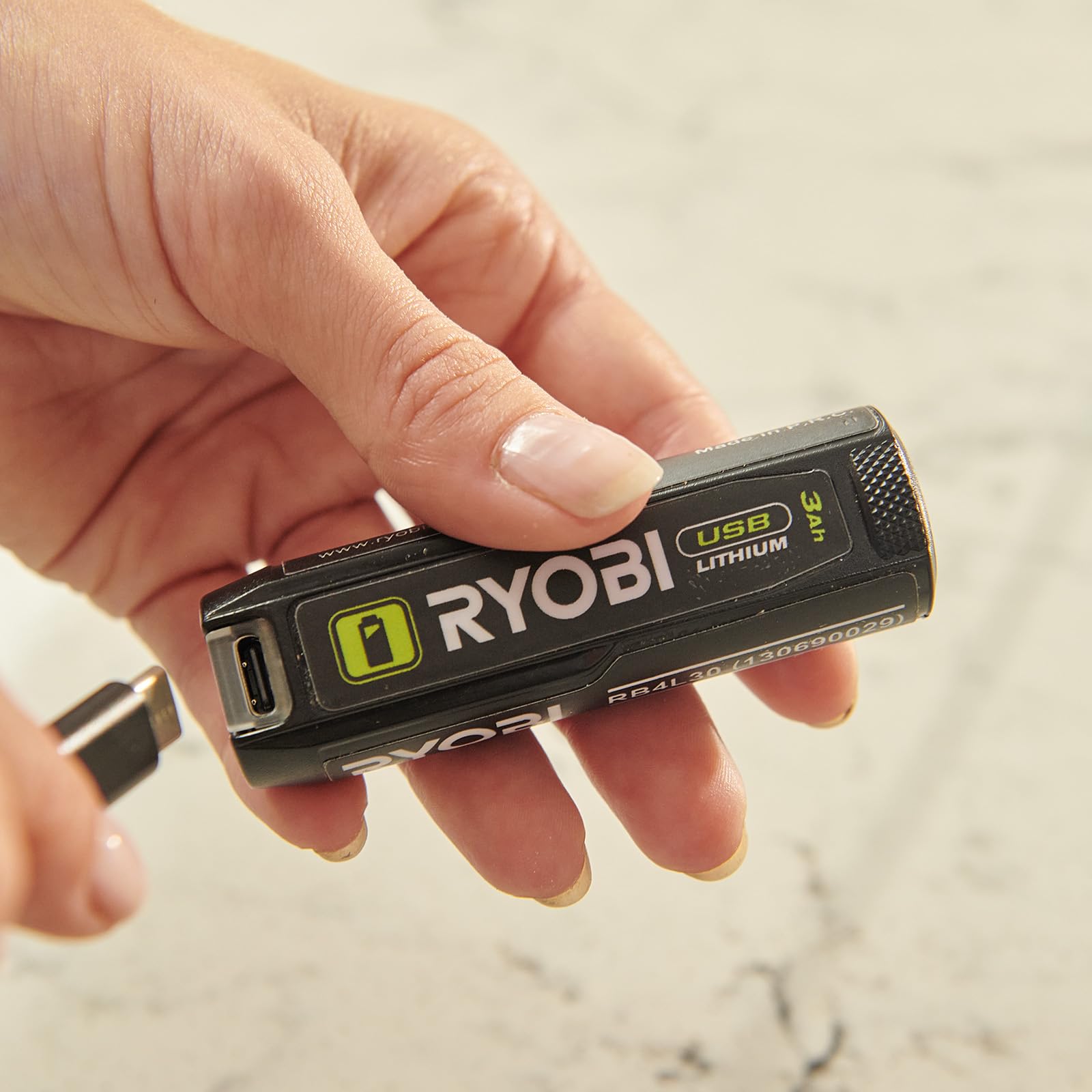 ryobi-rb4l30-powerbank-usb-c-a-batteria-litio-4v-3-0-ah-ricarica-in-120-minuti image 4
