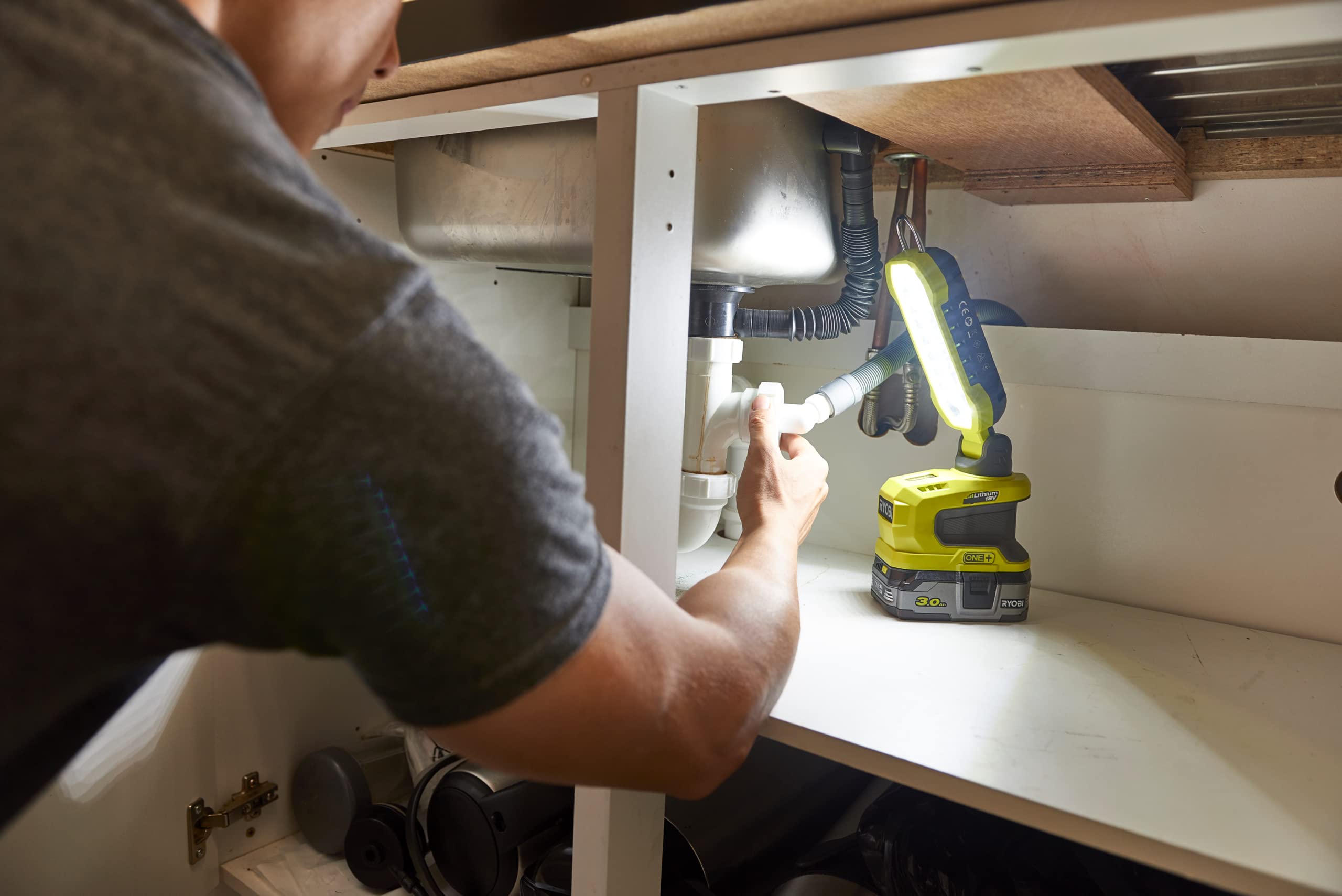 ryobi-r18alp-lampada-led-area-di-lavoro-18v-one-900-lumen-3-livelli-testa-orient image 5