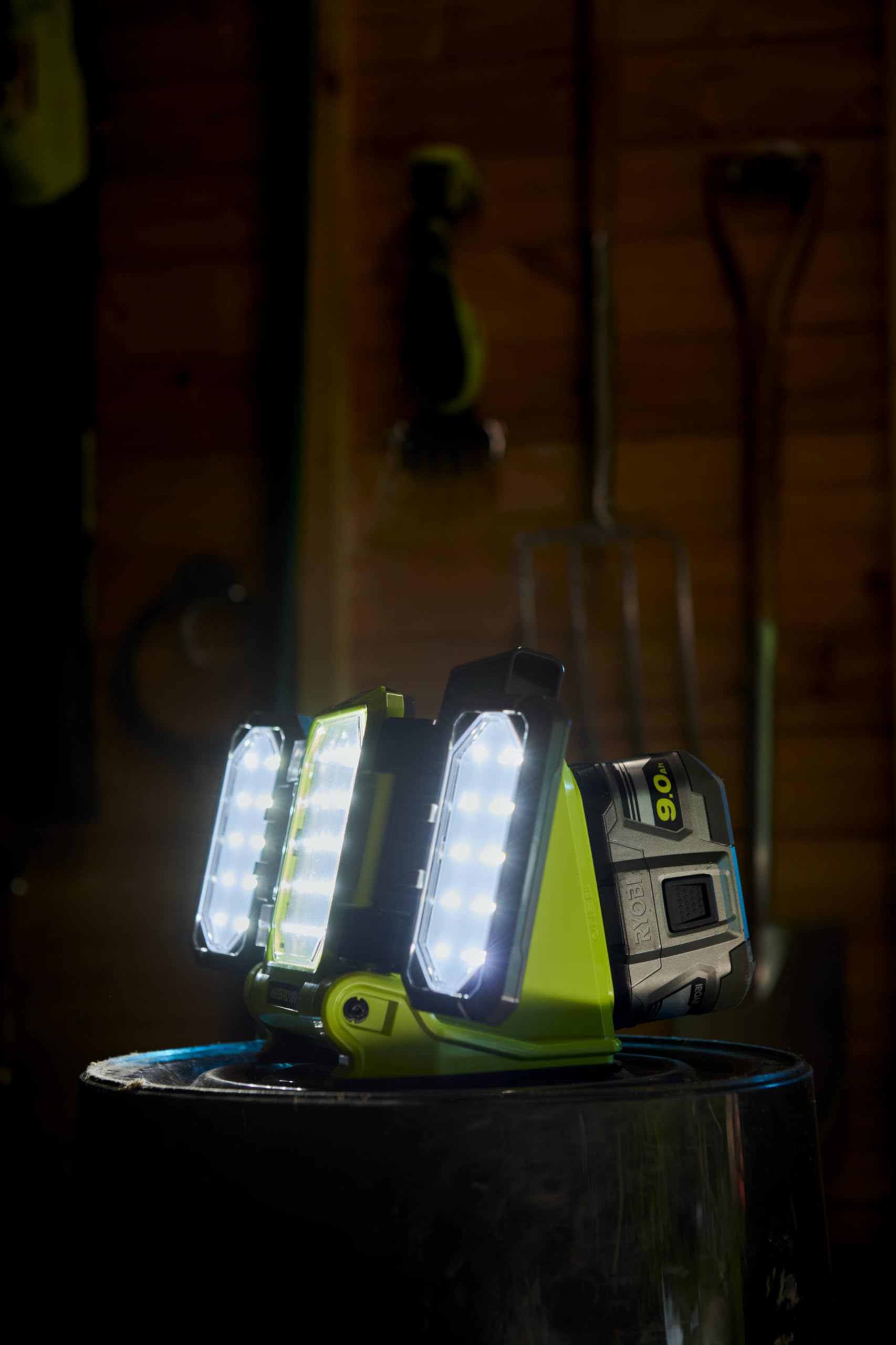 ryobi-rlph18-0-lampada-ibrida-a-triple-pannelli-led-18v-e-rete-3000-1500-800-lum image 3
