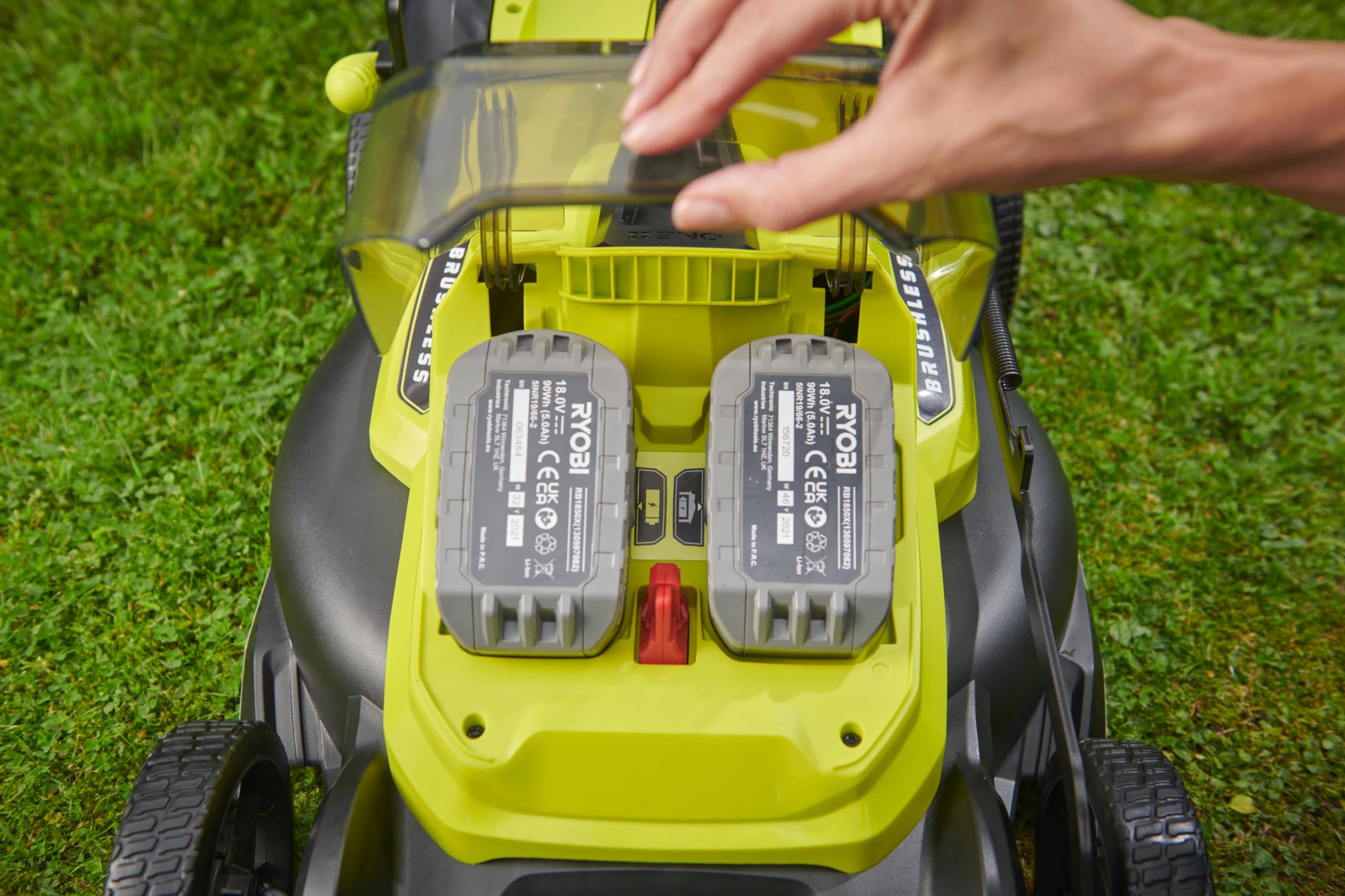 ryobi-ry18lmx40c-240-rasaerba-a-batteria-18v-one-brushless-40-cm-con-2-batterie- image 3