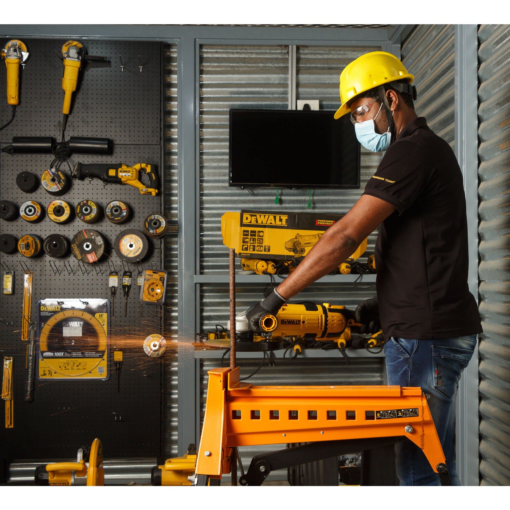 dewalt-dwe4579-qs-smerigliatrice-angolare-230-mm-2600w-con-soft-start-elettronic image 8