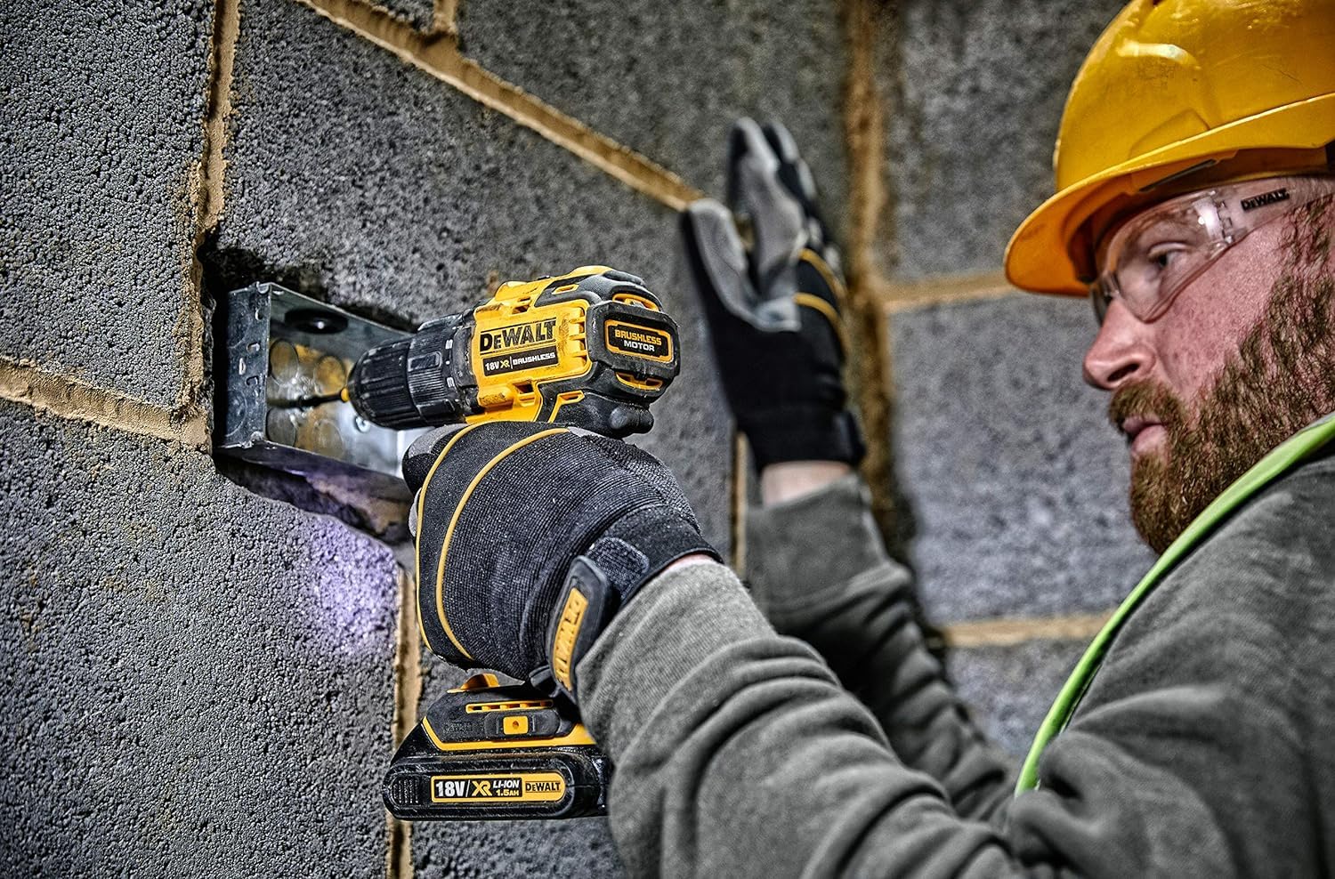 dewalt-dcd708d2t-qw-trapano-avvitatore-18v-xr-brushless-con-2-batterie-2ah-e-car image 2