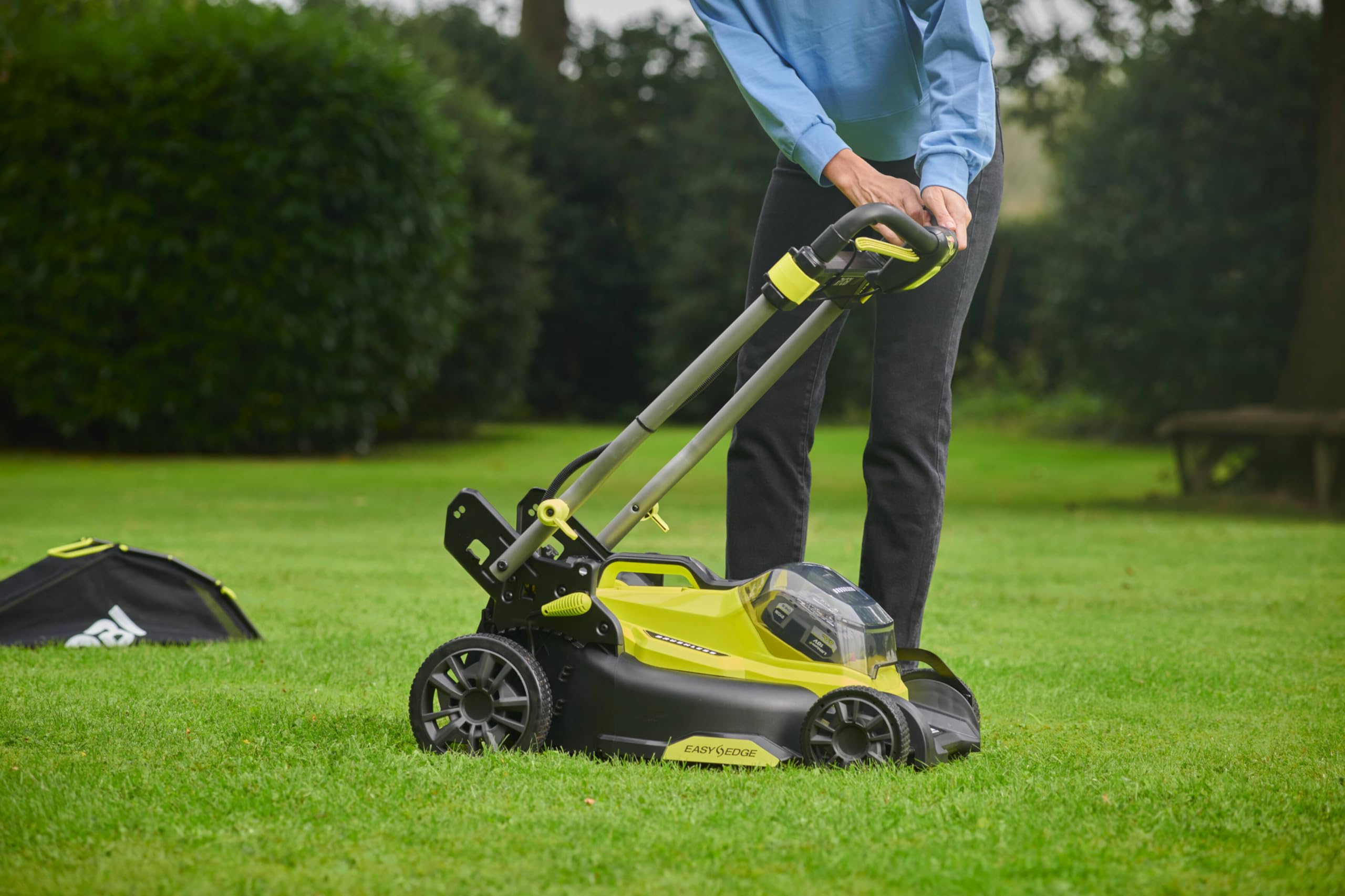 ryobi-ry18lmx40c-240-rasaerba-a-batteria-18v-one-brushless-40-cm-con-2-batterie- image 4