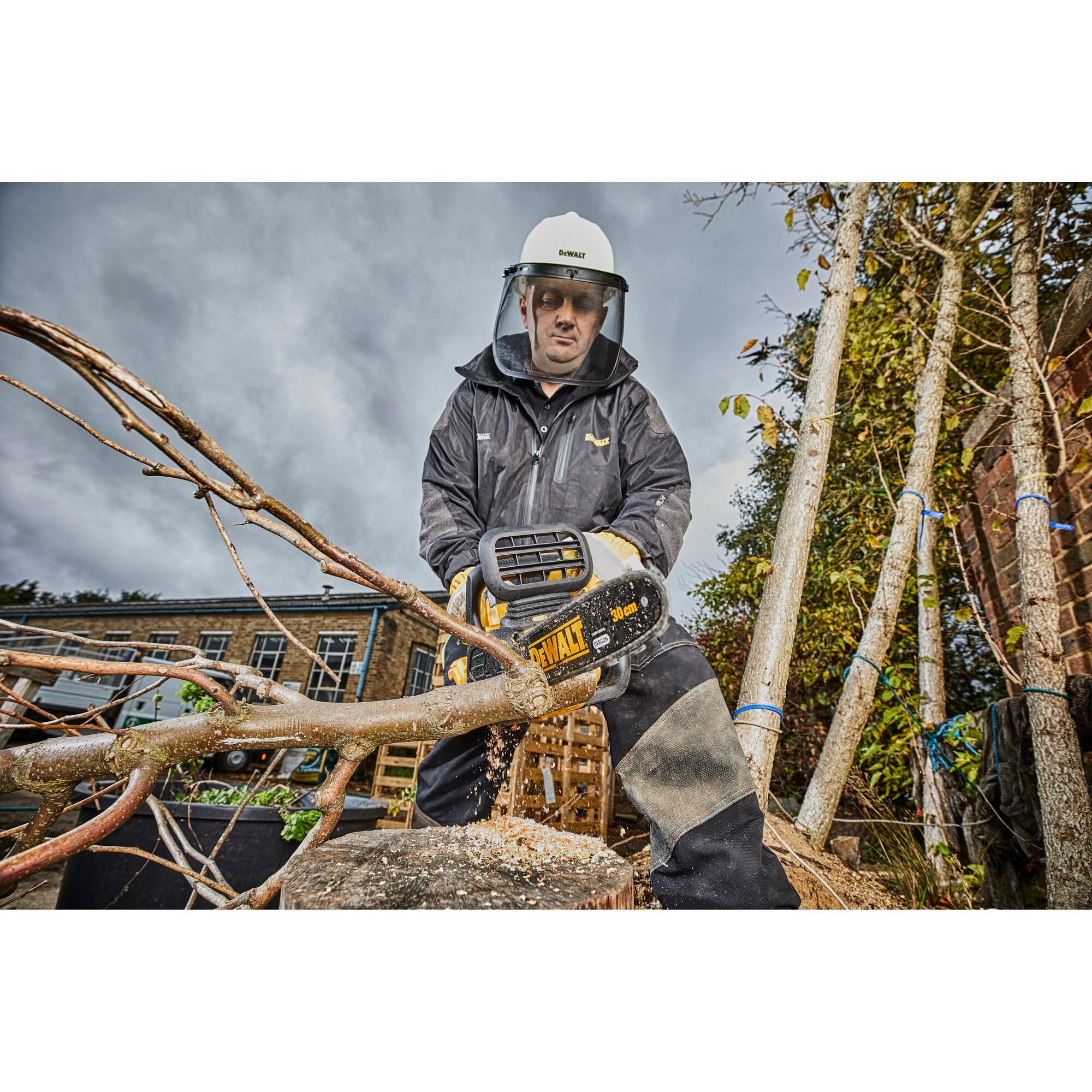 dewalt-dcm565p1-qw-elettrosega-compatta-brushless-xr-18v-con-barra-oregon-30cm-b image 6