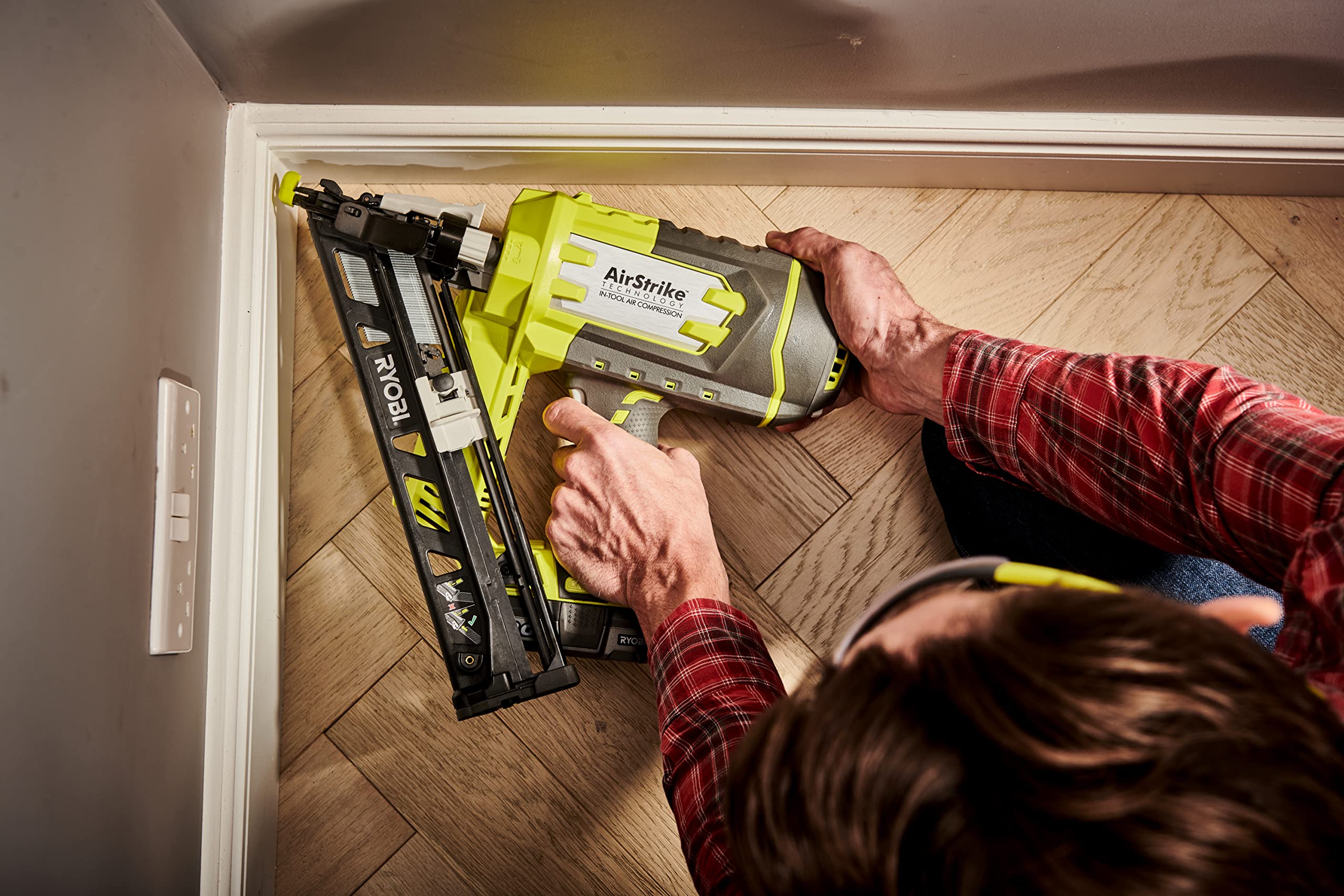 ryobi-r15gn18-0-groppinatrice-angolata-18v-one-15ga-airstrike-groppini-24-64-mm- image 5