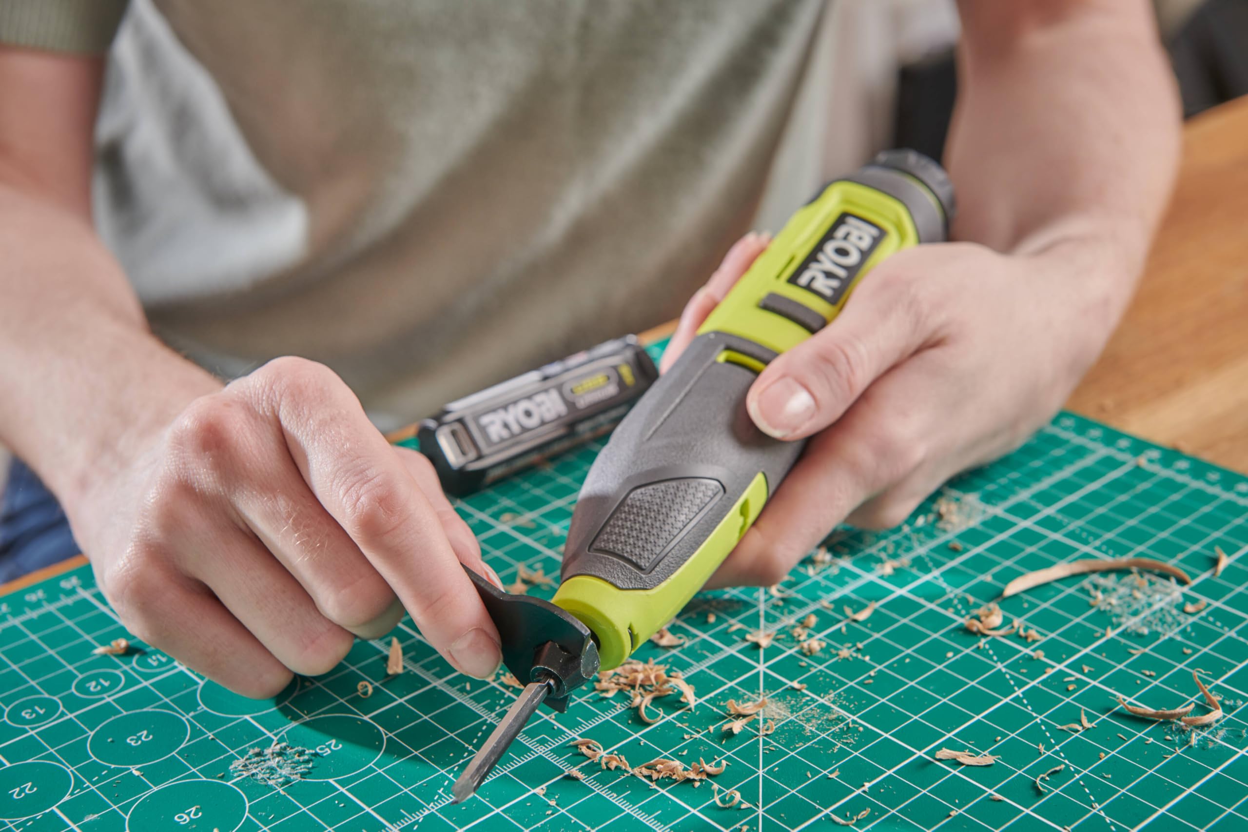 ryobi-rpc4-120g-mini-multiutensile-4v-per-legno-con-batteria-2-0ah-e-cavo-usb-c image 7