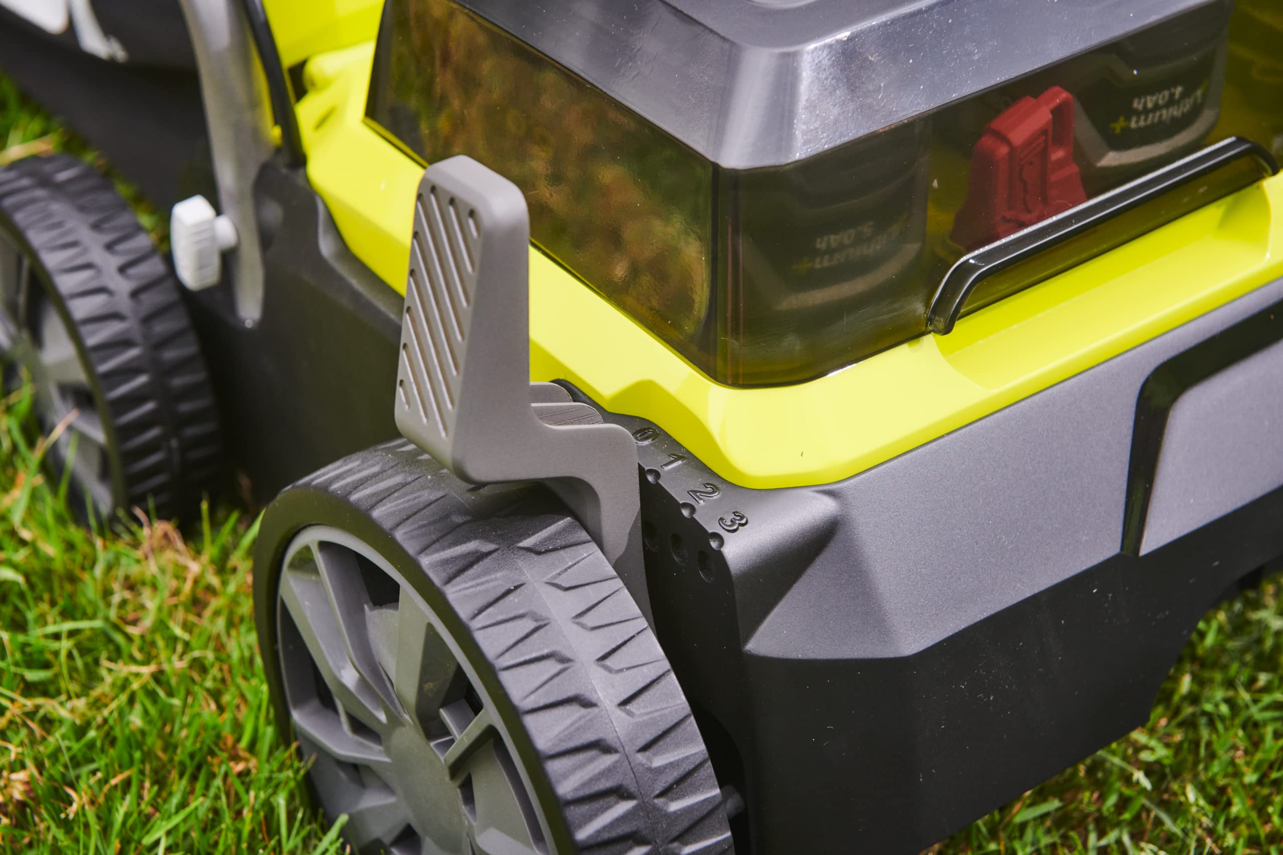 ryobi-ry18sfx35a-0-scarificatore-brushless-a-batteria-36v-2x-18v-one-larghezza-3 image 3