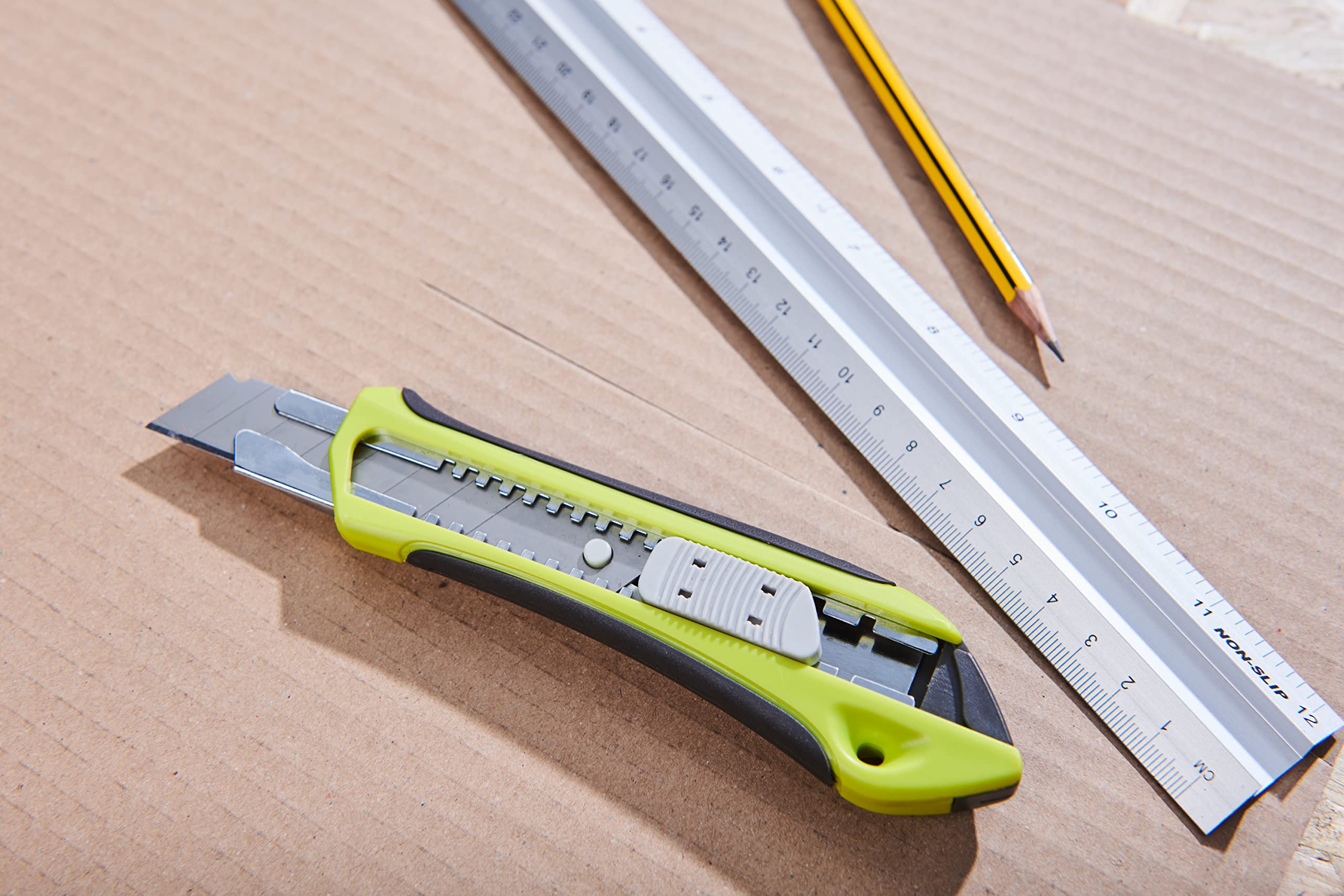 ryobi-rsk18-coltello-retrattile-taglierino-con-lama-18-mm-in-acciaio-al-carbonio image 5