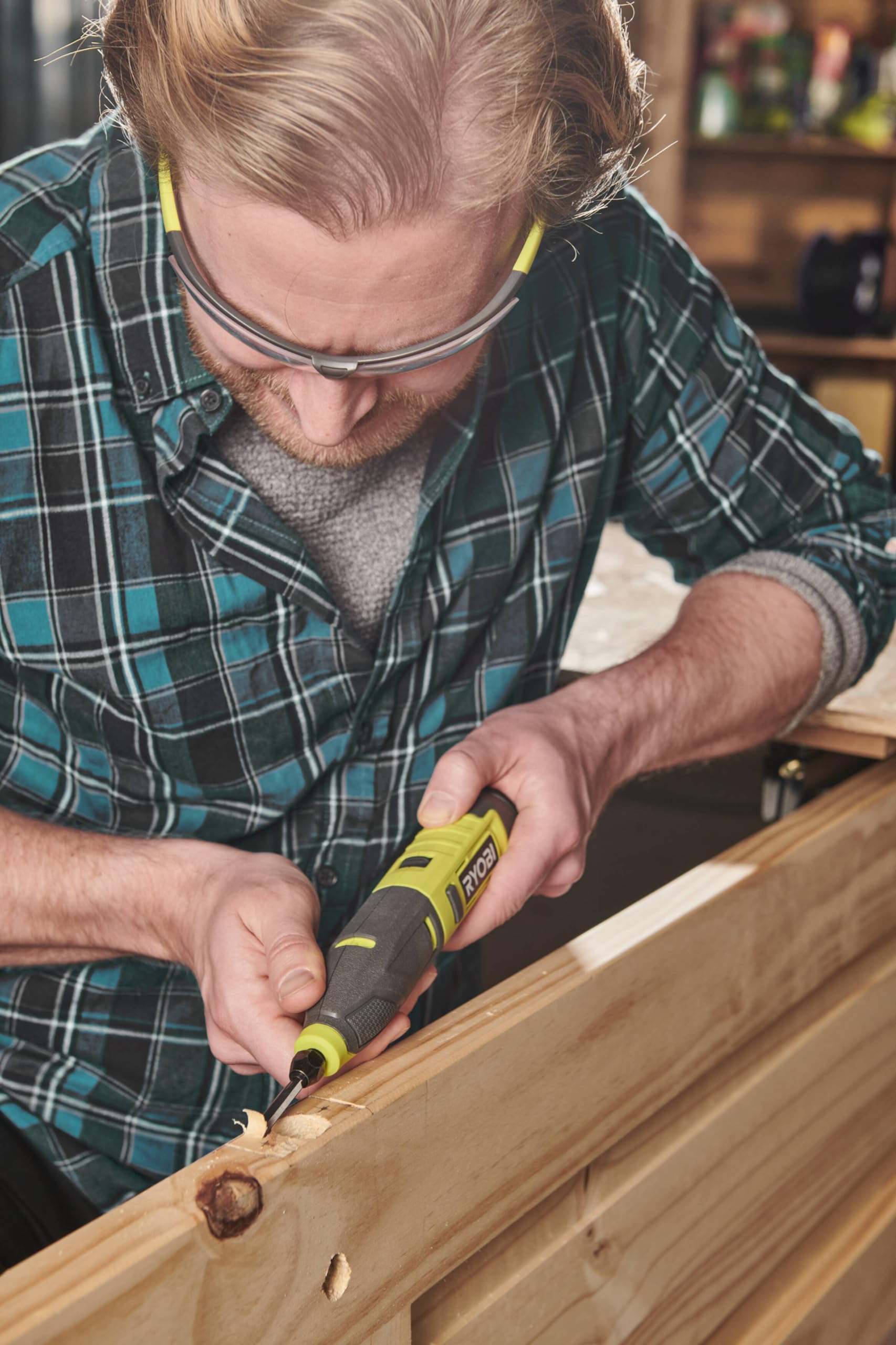 ryobi-rpc4-120g-mini-multiutensile-4v-per-legno-con-batteria-2-0ah-e-cavo-usb-c image 2