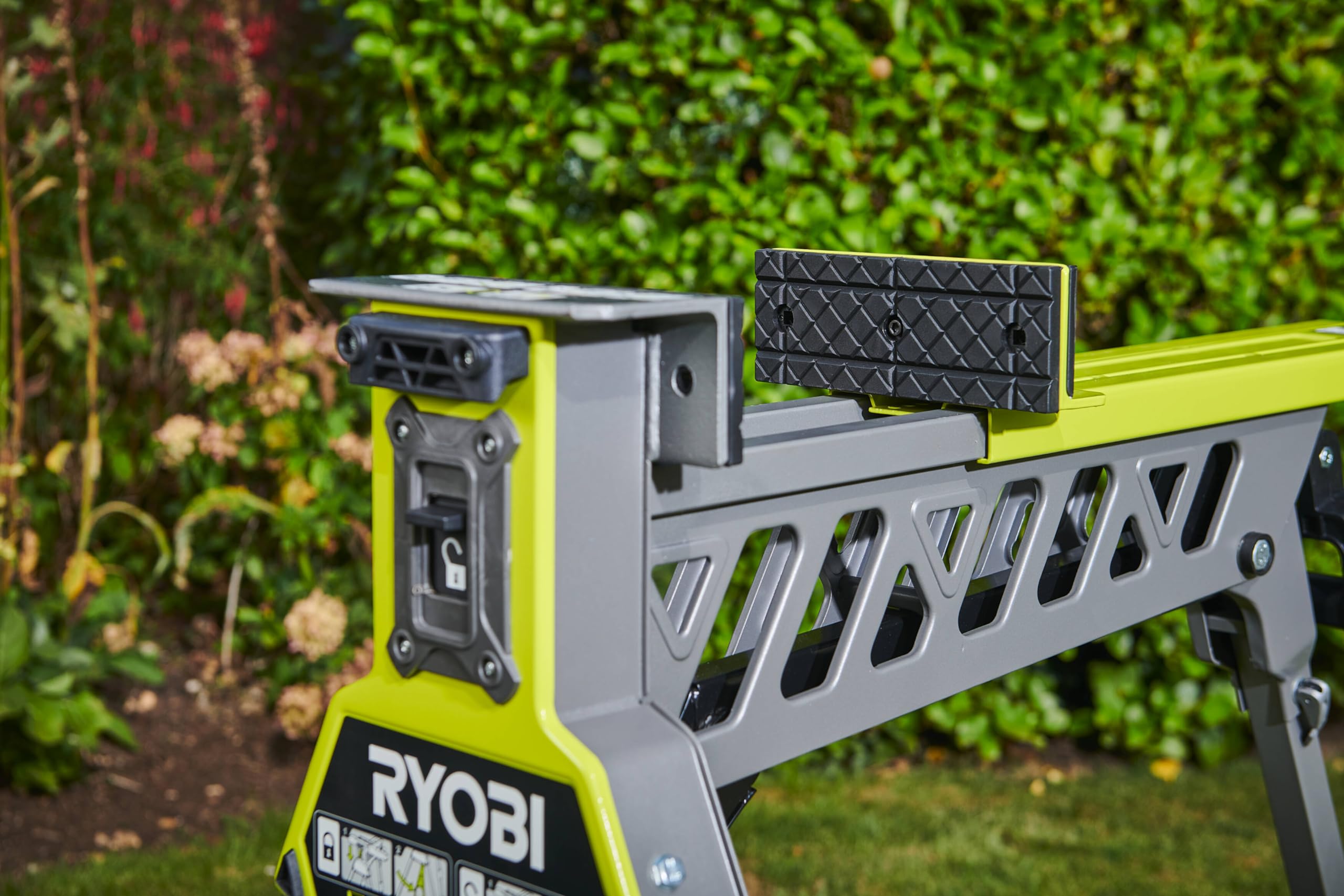 ryobi-rstsj150-banco-da-lavoro-pieghevole-e-inclinabile-con-morsa-serraggio-1000 image 6