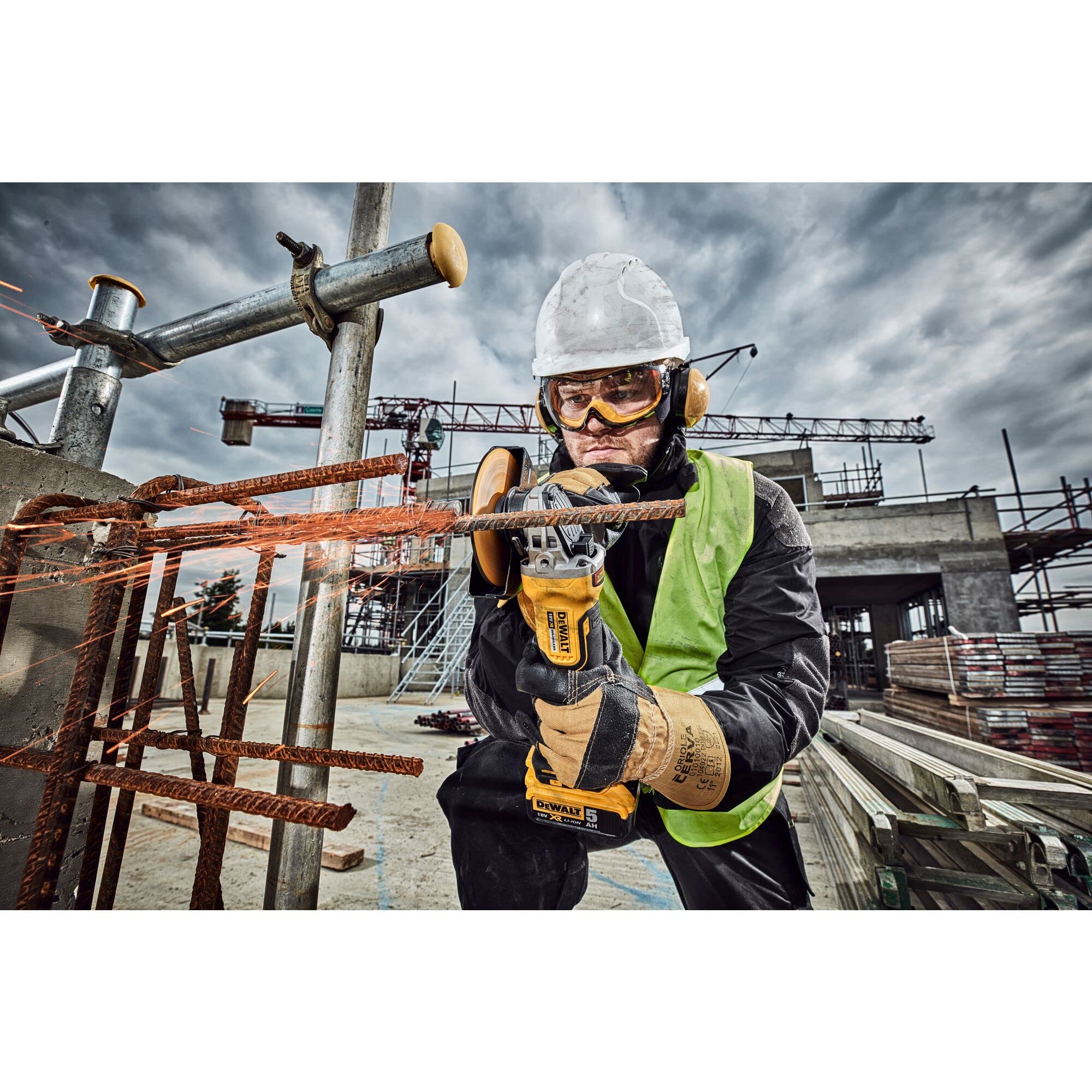 dewalt-dcg406n-xj-smerigliatrice-angolare-a-batteria-brushless-xr-18v-con-freno- image 2