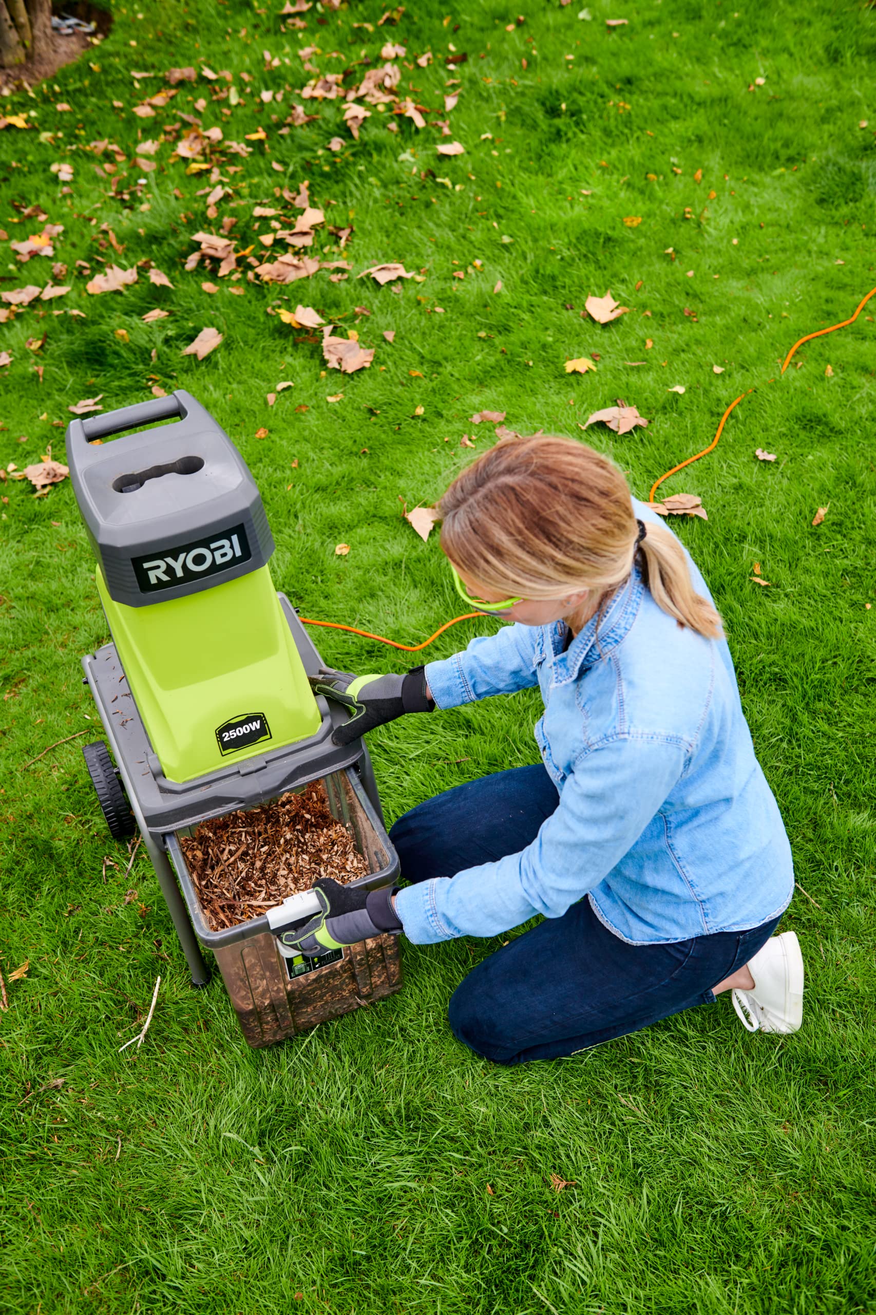 ryobi-rsh2545b-biotrituratore-elettrico-da-giardino-2500w-rami-fino-a-45-mm-2-la image 5