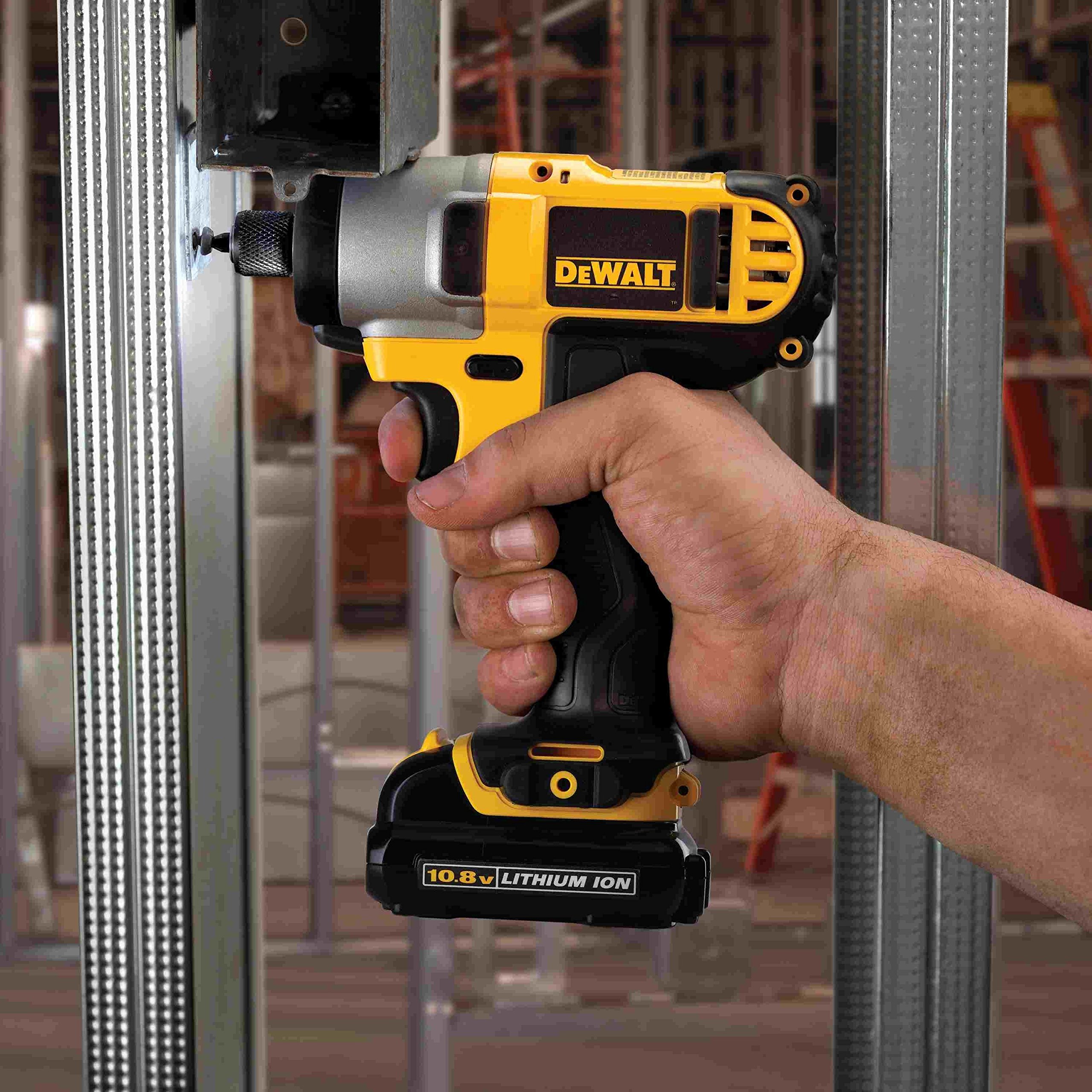 dewalt-dck211d2t-qw-kit-10-8v-xr-trapano-avvitatore-e-cacciavite-a-impulsi-con-2 image 4