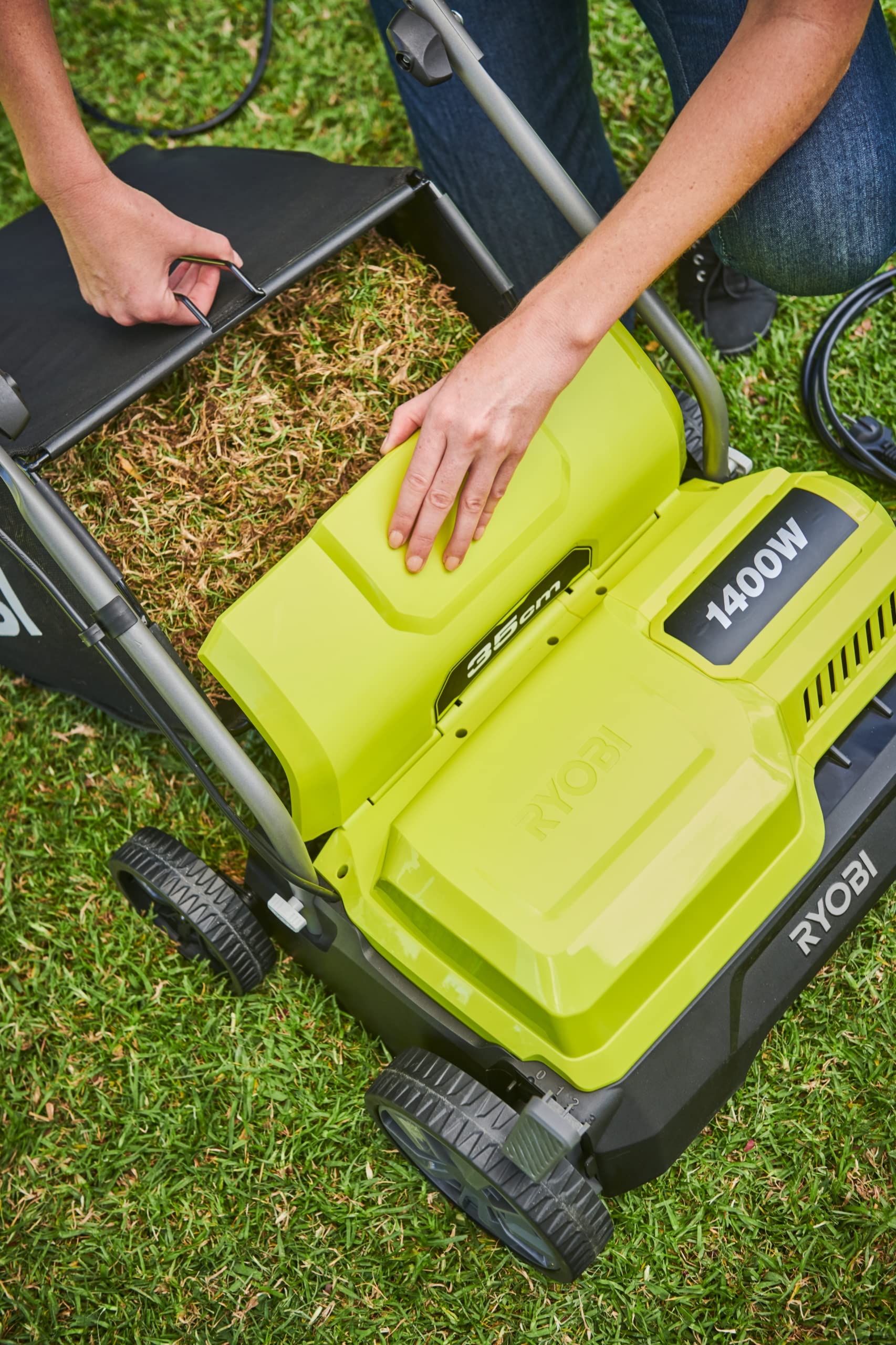 ryobi-ry1400sf35b-scarificatore-aeratore-elettrico-1400-w-larghezza-35-cm-4-prof image 4