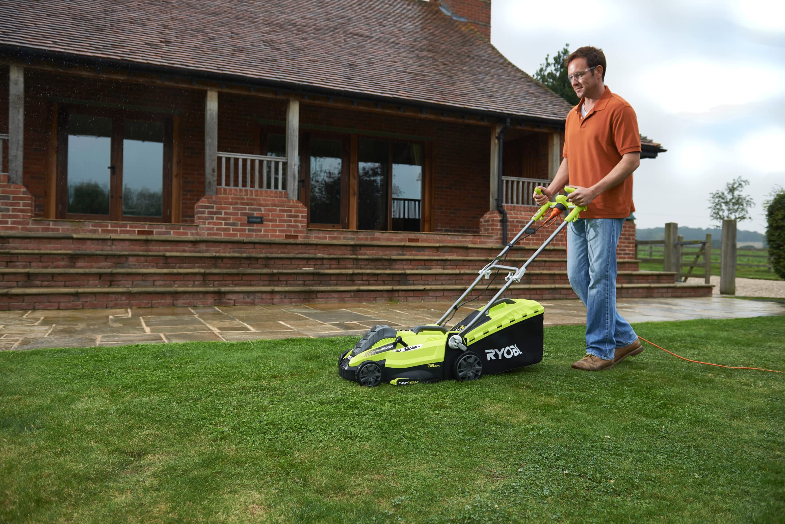 ryobi-rlm15e36h-tosaerba-elettrico-1500w-con-taglio-36cm-cesto-raccolta-45l-mulc image 4